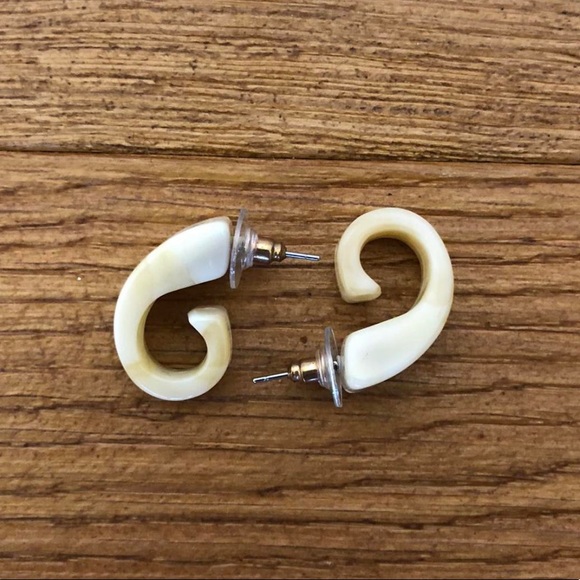 Vintage Jewelry - vintage bone-like costume jewelry earrings